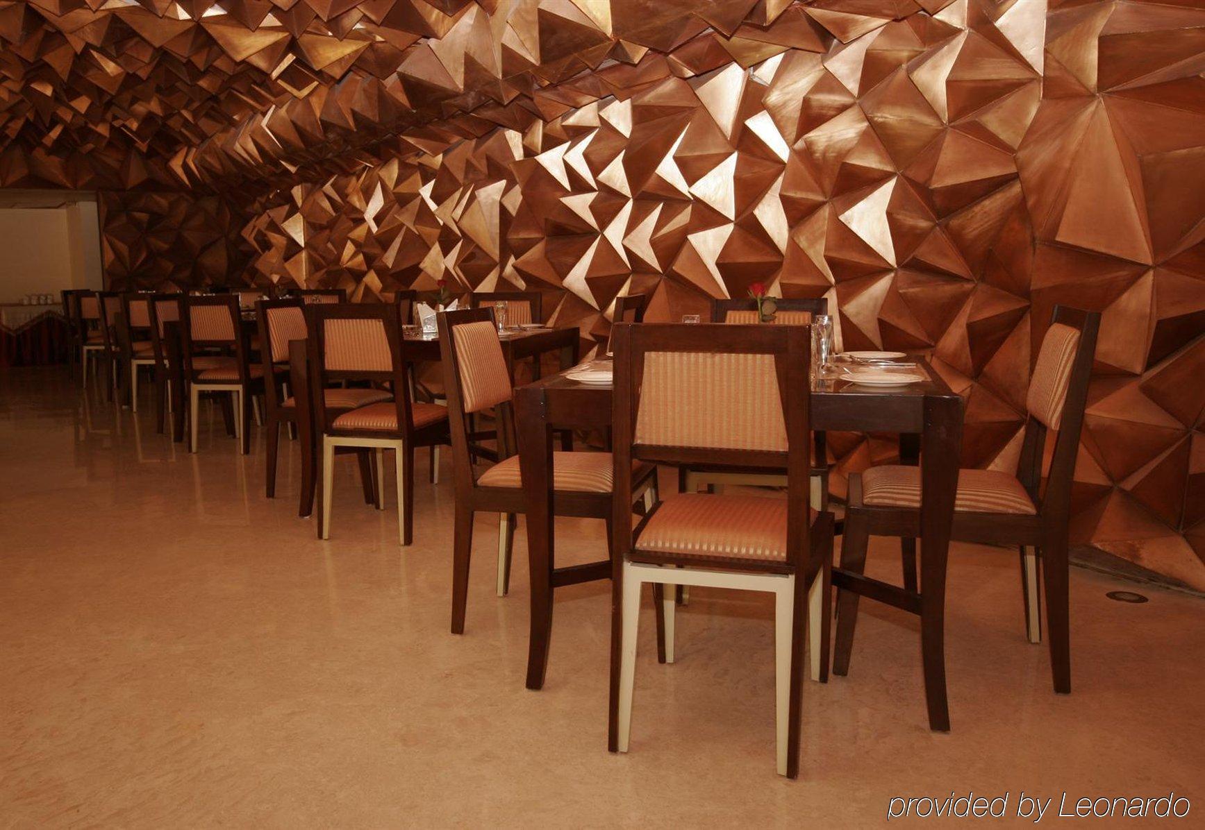 Hotel Trinity Isle Bangalore Restoran gambar